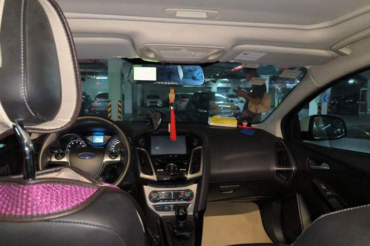 Used Ford Focus 2012 Sedan 1.6L Manual Fashion Edition Headliner
