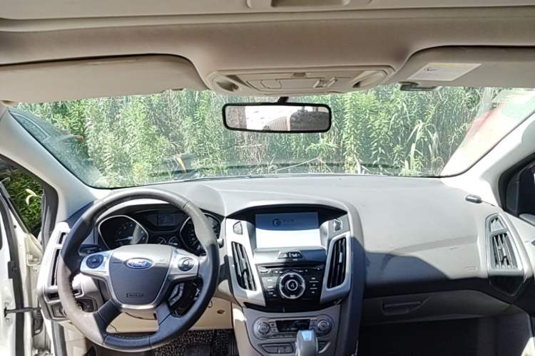 Used Ford Focus 2012 Sedan 1.6L Automatic Comfort Model Headliner