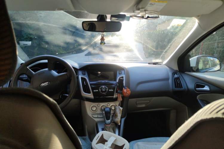 Used Ford Focus 2012 Sedan 1.6L Automatic Comfort Model Headliner