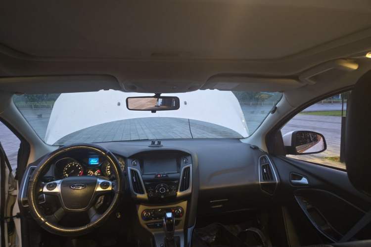 Used Ford Focus 2012 Hatchback 1.6L Automatic Fashion Edition Headliner