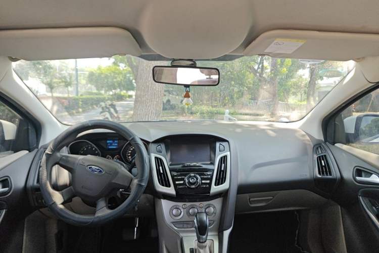 Used Ford Focus 2012 Sedan 1.6L Automatic Comfort Model Headliner