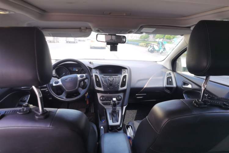 Used Ford Focus 2012 Sedan 1.6L Automatic Fashion Edition Headliner