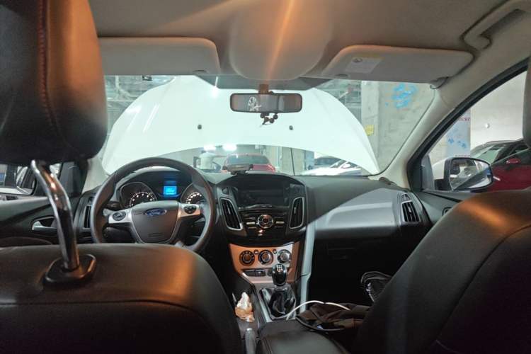 Used Ford Focus 2012 Hatchback 1.6L Manual Comfort Model Headliner