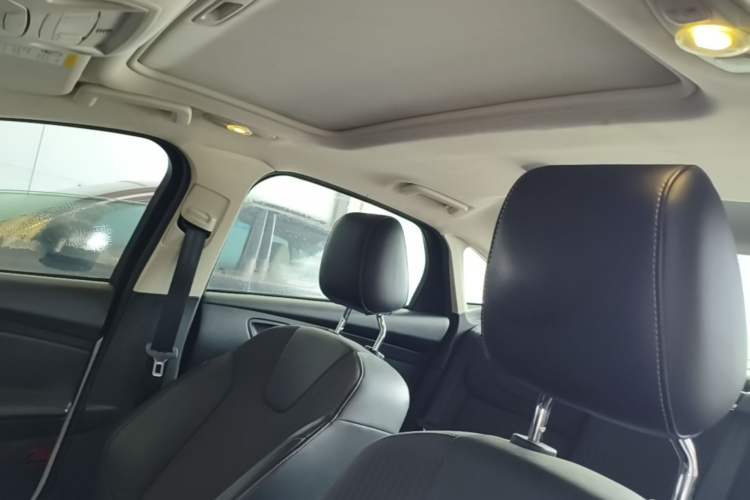 Used Ford Focus 2012 Sedan 1.6L Manual Fashion Edition Headliner
