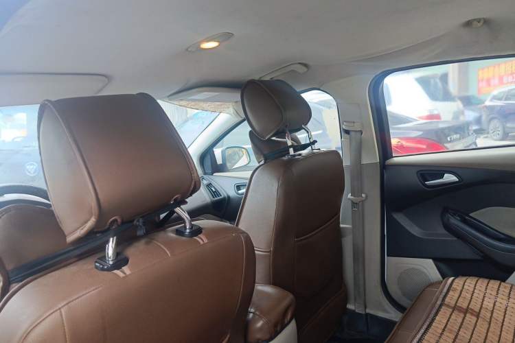 Used Ford Focus 2012 Sedan 1.6L Automatic Comfort Model Headliner
