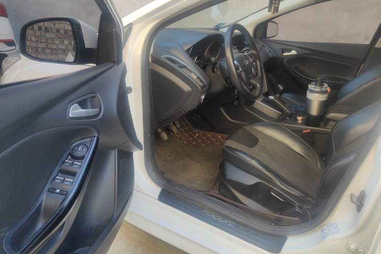 Used Ford Focus 2012 Hatchback 2.0L Manual Luxury Sport Model Interior 1