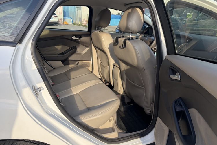 Used Ford Focus 2012 Sedan 1.6L Automatic Comfort Model Interior 1