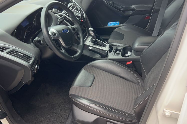 Used Ford Focus 2012 Hatchback 2.0L Automatic Luxury Sport Model Interior 1