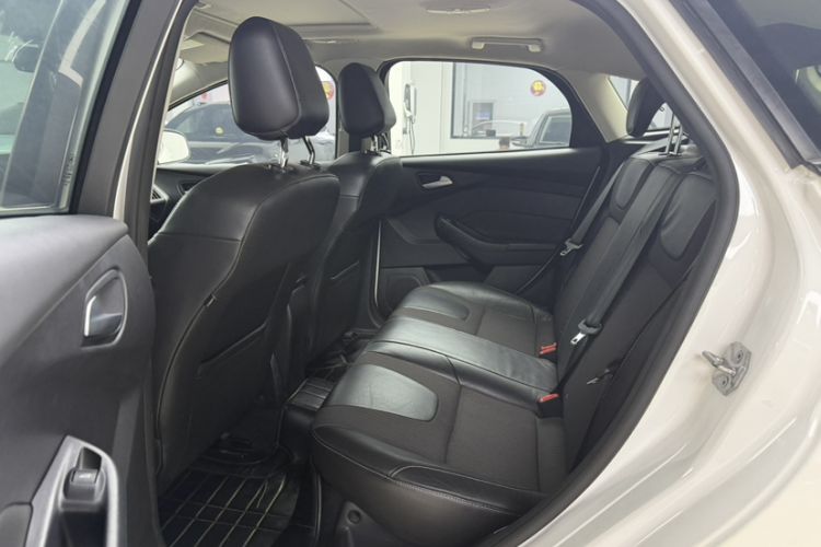 Used Ford Focus 2012 Hatchback 1.6L Automatic Fashion Edition Interior 1