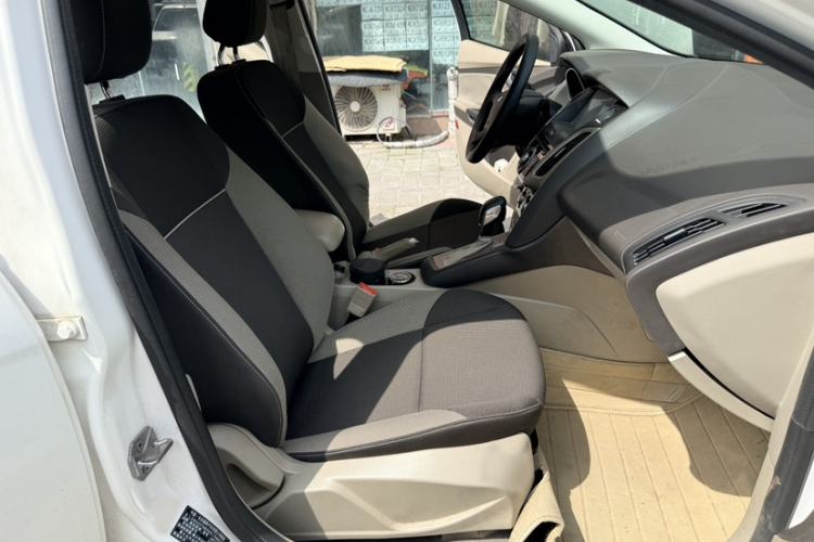 Used Ford Focus 2012 Sedan 1.6L Automatic Comfort Model Interior 10