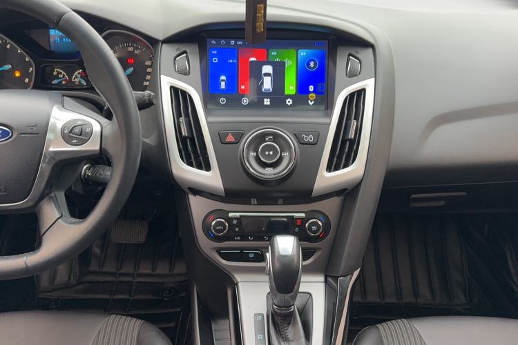 Used Ford Focus 2012 Hatchback 1.6L Automatic Fashion Edition Interior 2