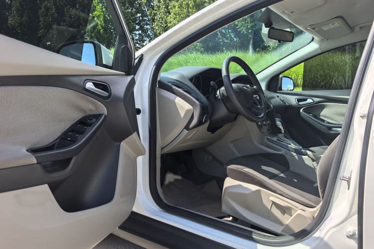 Used Ford Focus 2012 Sedan 1.6L Automatic Comfort Model Interior 2