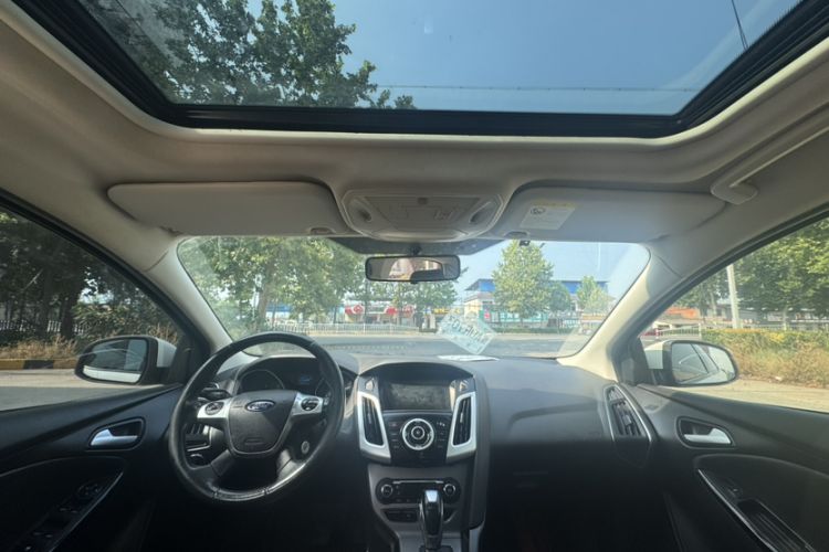 Used Ford Focus 2012 Sedan 1.6L Automatic Fashion Edition Interior 2