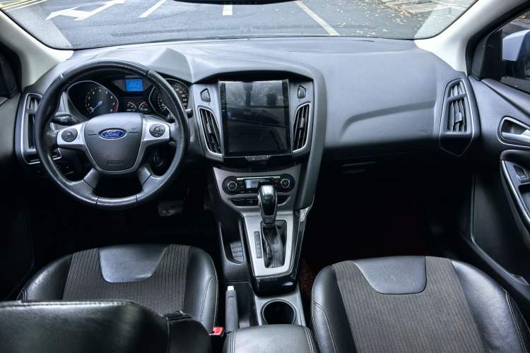 Used Ford Focus 2012 Sedan 1.6L Automatic Fashion Edition Interior 2