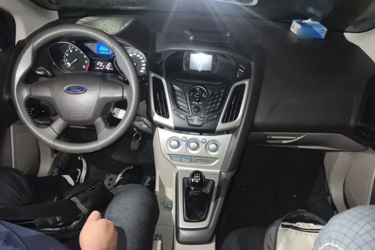 Used Ford Focus 2012 Sedan 1.6L Manual Comfort Model Interior 2