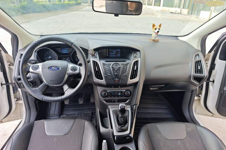 Used Ford Focus 2012 Hatchback 1.6L Manual Fashion Edition Interior 2