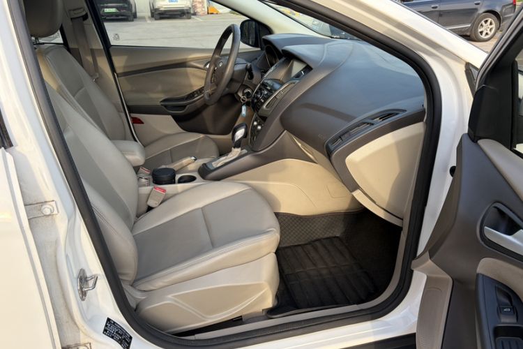 Used Ford Focus 2012 Sedan 1.6L Automatic Comfort Model Interior 2