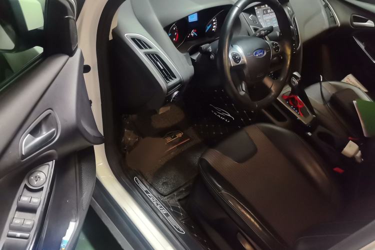 Used Ford Focus 2012 Sedan 1.6L Automatic Fashion Edition Interior 3