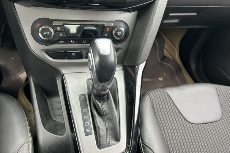 Used Ford Focus 2012 Sedan 1.6L Automatic Fashion Edition Interior 3