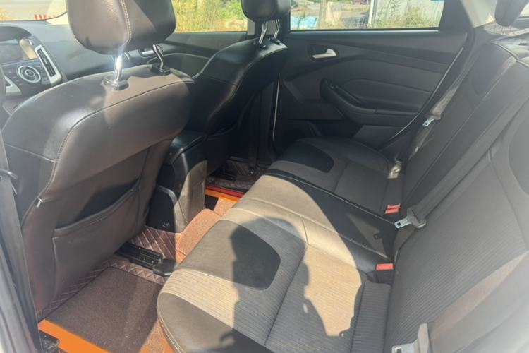 Used Ford Focus 2012 Sedan 1.6L Automatic Fashion Edition Interior 3