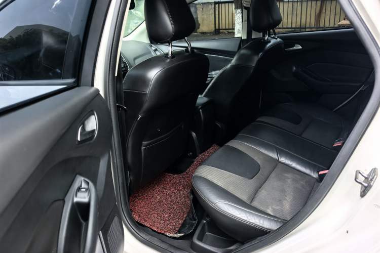 Used Ford Focus 2012 Sedan 1.6L Automatic Fashion Edition Interior 3