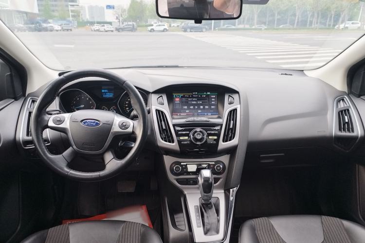 Used Ford Focus 2012 Sedan 1.6L Automatic Fashion Edition Interior 3