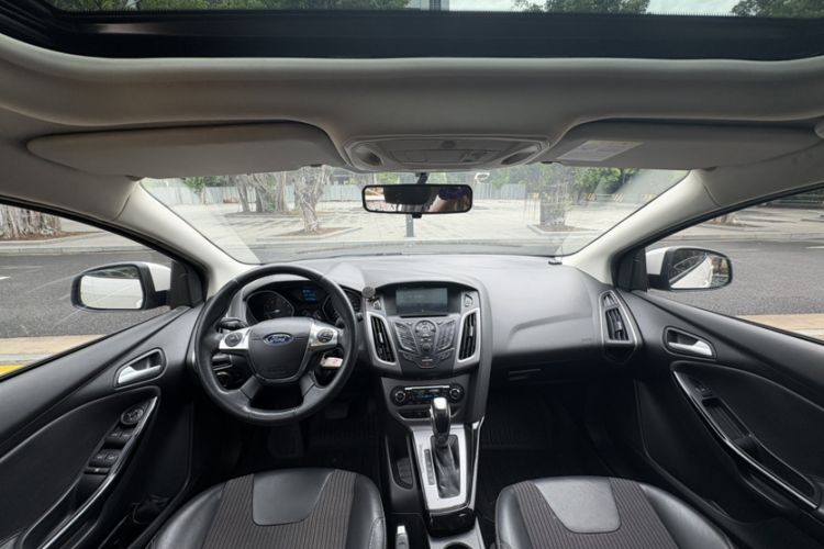 Used Ford Focus 2012 Hatchback 1.6L Automatic Fashion Edition Interior 3