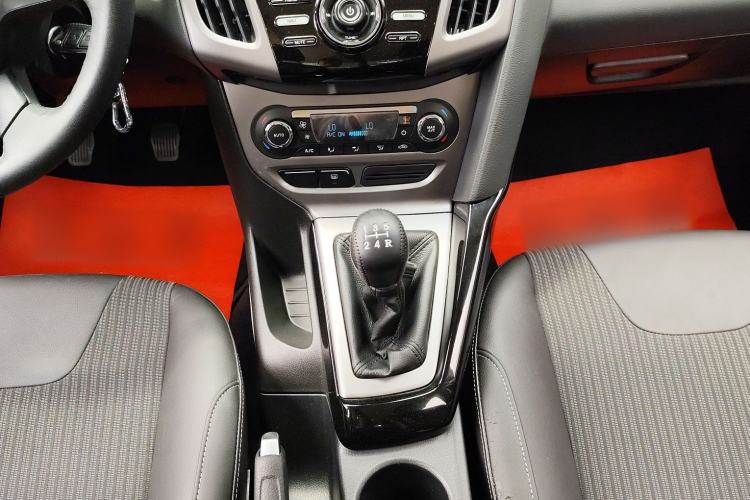 Used Ford Focus 2012 Sedan 1.6L Manual Fashion Edition Interior 3