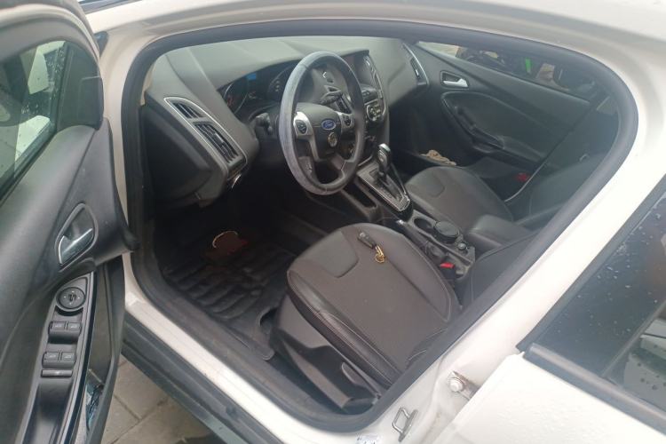 Used Ford Focus 2012 Hatchback 1.6L Automatic Fashion Edition Interior 3