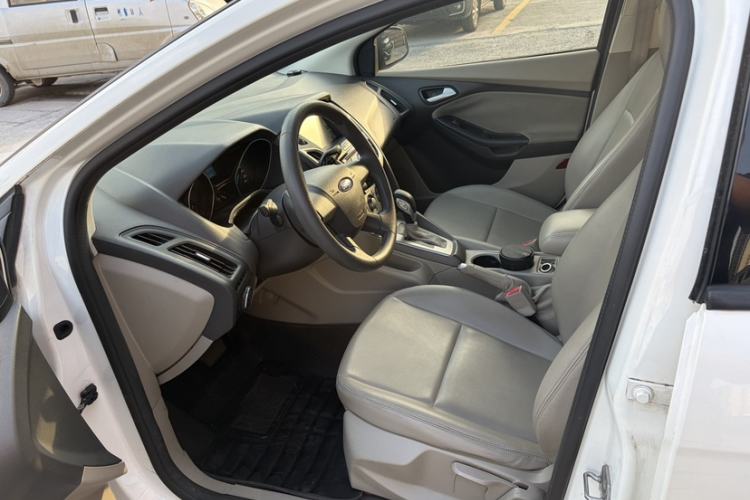 Used Ford Focus 2012 Sedan 1.6L Automatic Comfort Model Interior 3