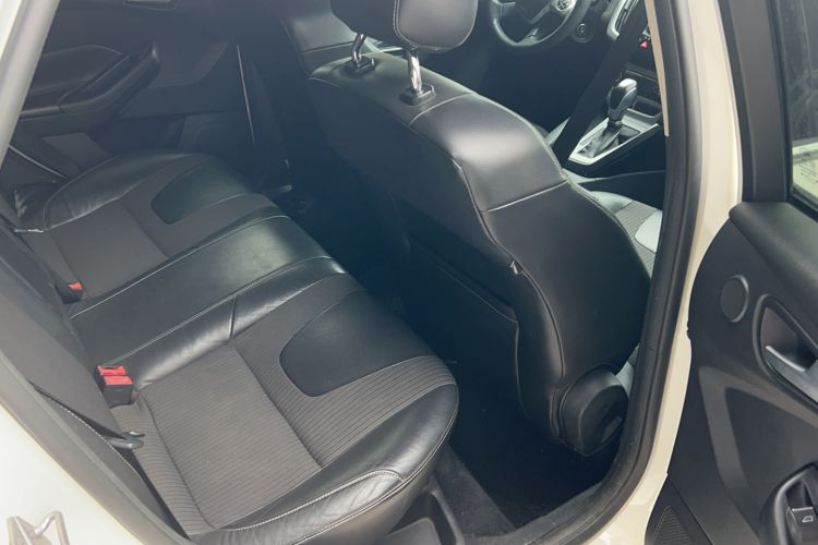 Used Ford Focus 2012 Hatchback 2.0L Automatic Luxury Sport Model Interior 3