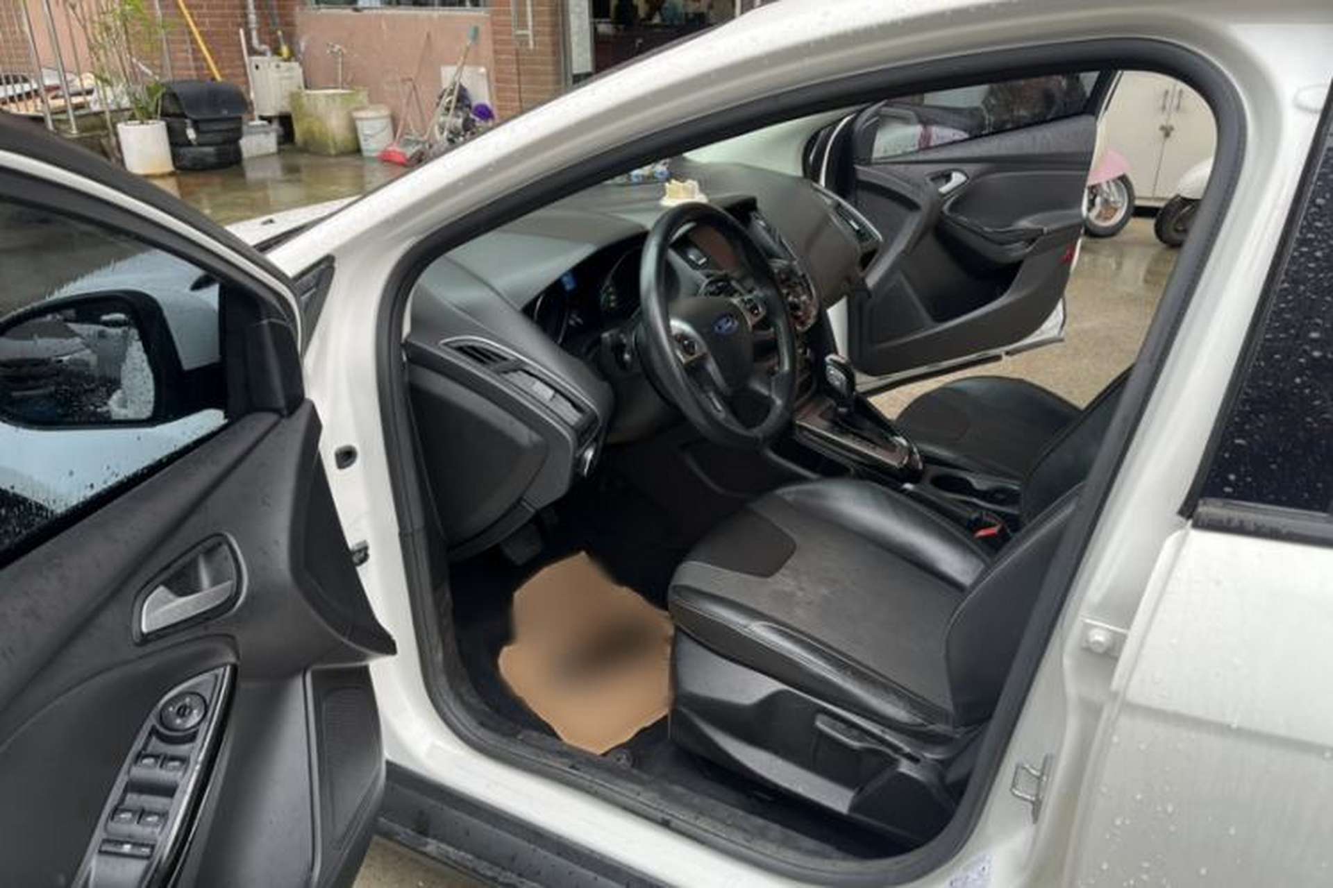 Used Ford Focus 2012 Hatchback 1.6L Automatic Fashion Edition Interior 4