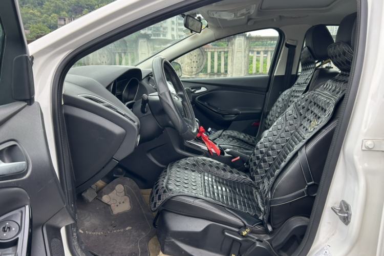 Used Ford Focus 2012 Sedan 1.6L Automatic Fashion Edition Interior 4