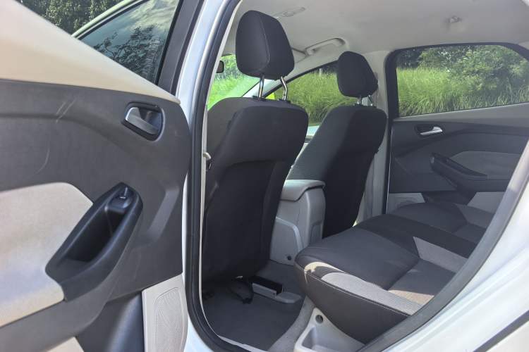 Used Ford Focus 2012 Sedan 1.6L Automatic Comfort Model Interior 4