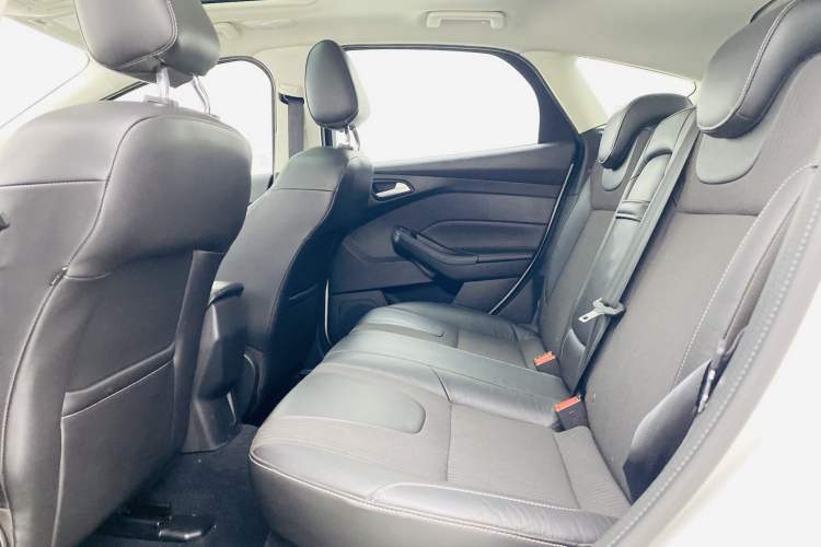 Used Ford Focus 2012 Hatchback 2.0L Automatic Luxury Sport Model Interior 4