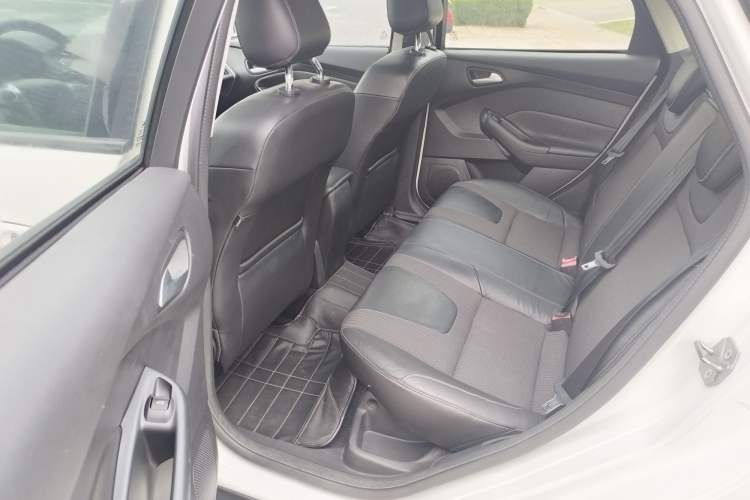 Used Ford Focus 2012 Sedan 1.6L Automatic Fashion Edition Interior 4
