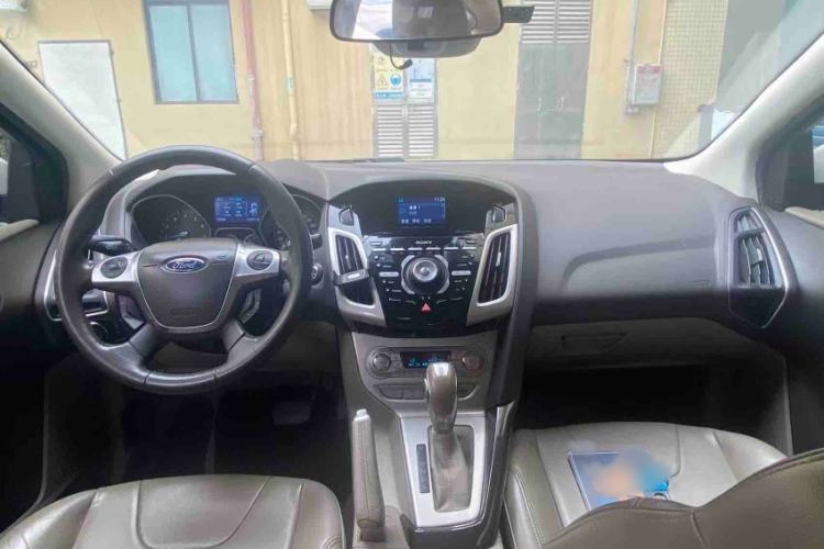 Used Ford Focus 2012 Sedan 2.0L Automatic Flagship Model Interior 4
