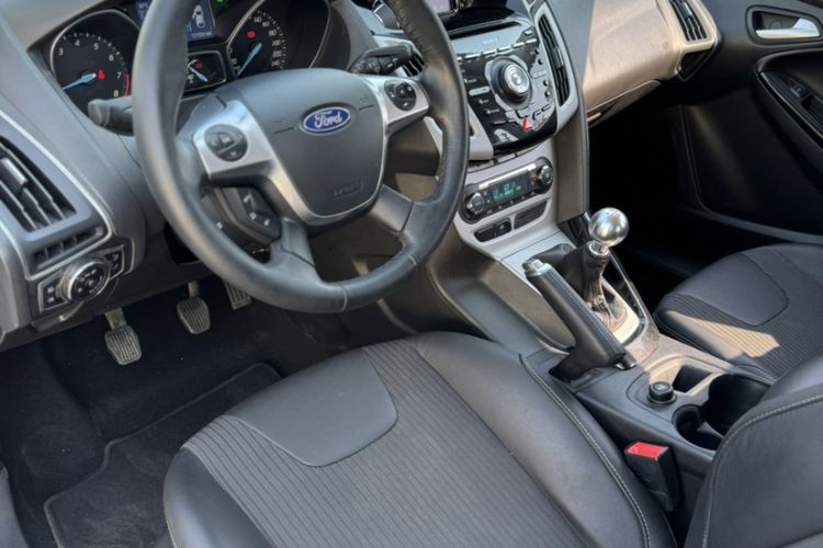Used Ford Focus 2012 Hatchback 2.0L Manual Luxury Sport Model Interior 4