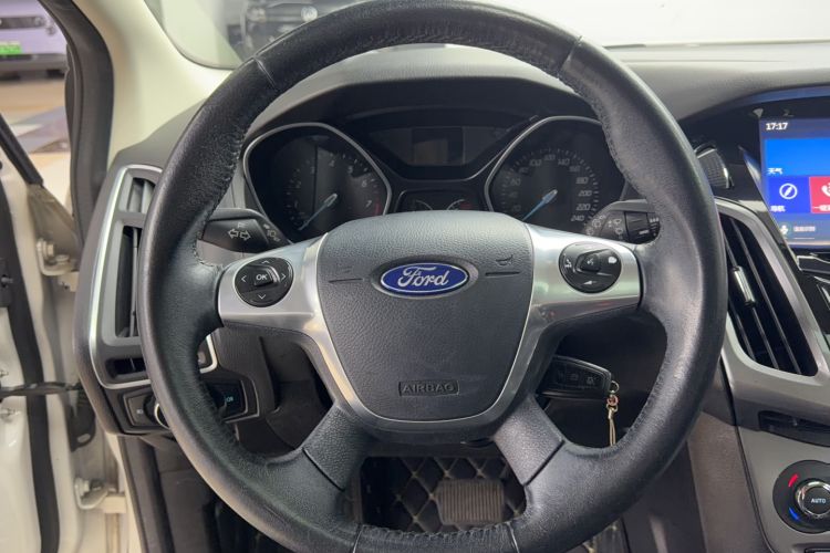 Used Ford Focus 2012 Hatchback 1.6L Automatic Fashion Edition Interior 4