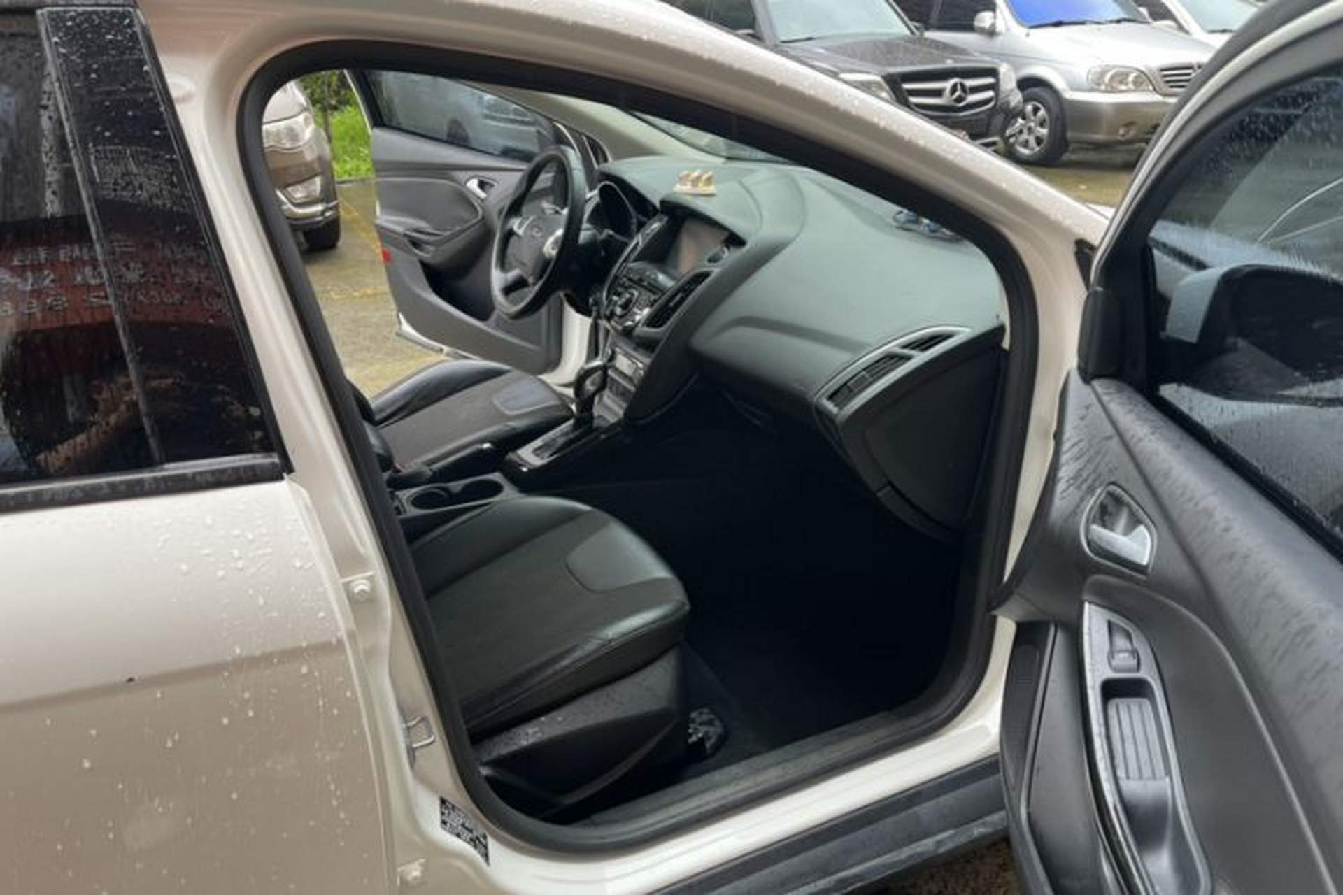 Used Ford Focus 2012 Hatchback 1.6L Automatic Fashion Edition Interior 5