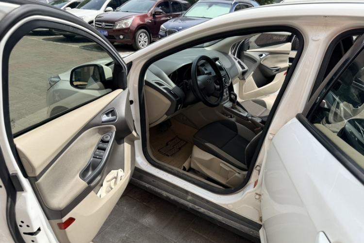 Used Ford Focus 2012 Sedan 1.6L Automatic Comfort Model Interior 5
