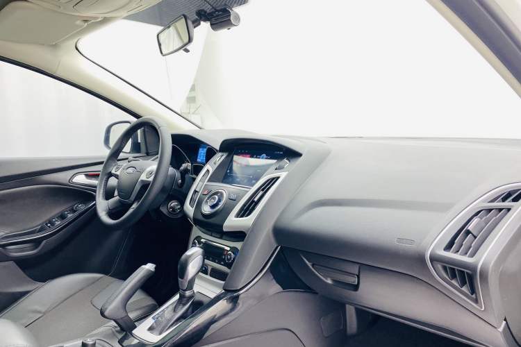 Used Ford Focus 2012 Hatchback 2.0L Automatic Luxury Sport Model Interior 5