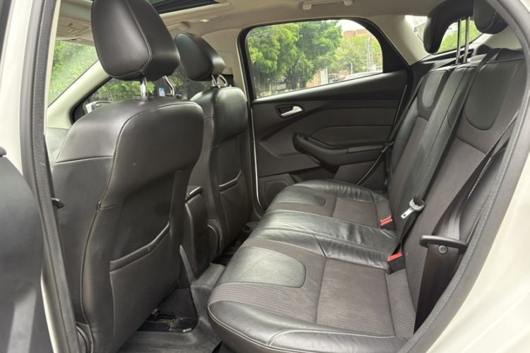 Used Ford Focus 2012 Hatchback 1.6L Automatic Fashion Edition Interior 5
