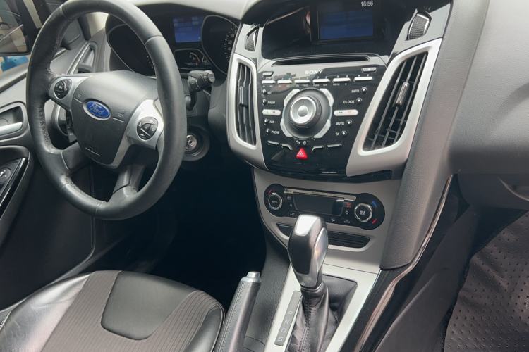 Used Ford Focus 2012 Hatchback 2.0L Automatic Luxury Sport Model Interior 5