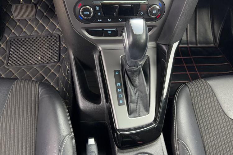 Used Ford Focus 2012 Hatchback 1.6L Automatic Fashion Edition Interior 5