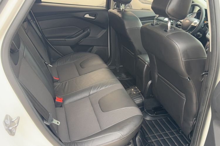 Used Ford Focus 2012 Hatchback 1.6L Automatic Fashion Edition Interior 6