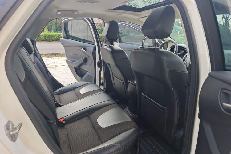 Used Ford Focus 2012 Hatchback 1.6L Manual Fashion Edition Interior 6