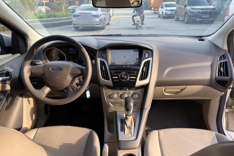 Used Ford Focus 2012 Sedan 1.6L Automatic Comfort Model Interior 6