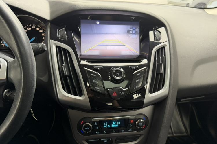 Used Ford Focus 2012 Hatchback 1.6L Automatic Fashion Edition Interior 6