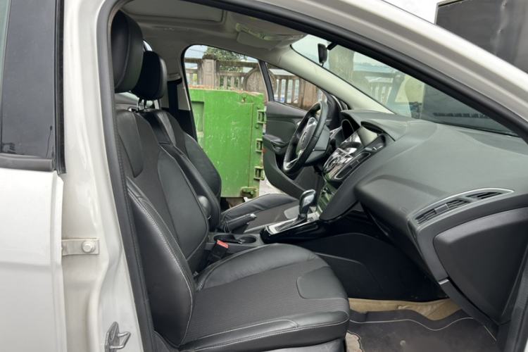 Used Ford Focus 2012 Sedan 1.6L Automatic Fashion Edition Interior 7